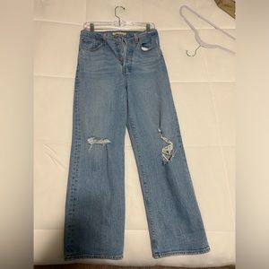 Levi’s Women’s Ribcage Straight ankle jeans in light wash